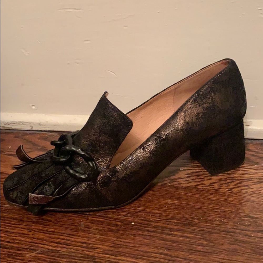 Shoes - Picture 4 of 5